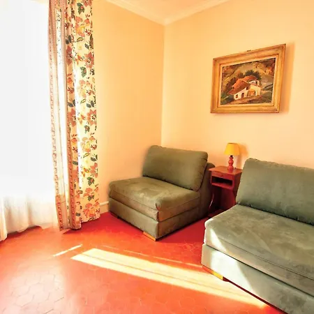 La Rara Centre Nyaraló *